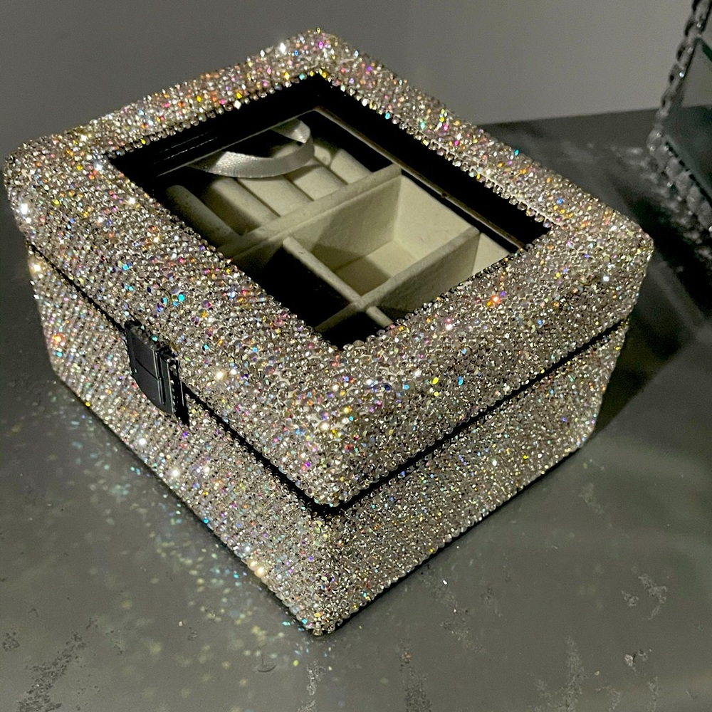 Jewelry box - Picture 1 of 3